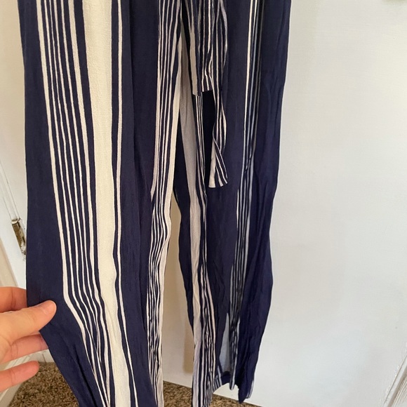 Lulu’s NWOT Navy Striped Jumpsuit, Small - Picture 3 of 6